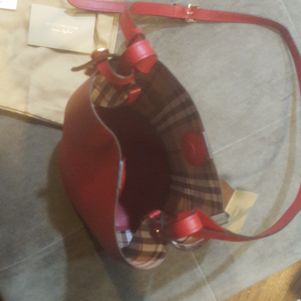 New Burberry Lorne bucket crossbody - Picture 2 of 7